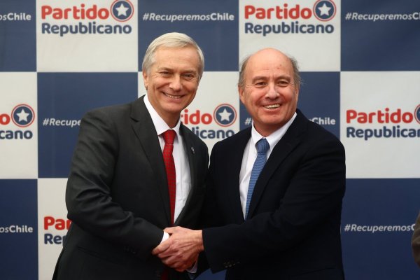 <p>Humo blanco: Kast y Quiroz definen al nuevo director del SII y al coordinador tributario de Hacienda</p>