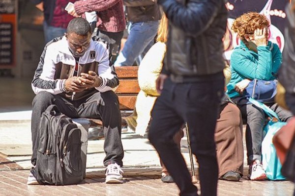 La tasa de desocupación de la población extranjera sube a 8% en el último trimestre, pero se mantiene más moderada que el total nacional