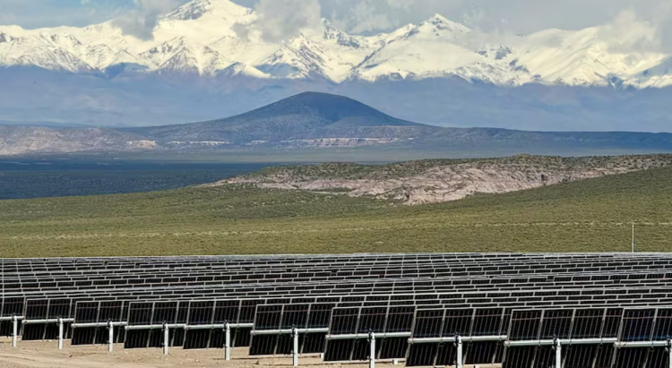 <p>Argentina Genneia consiguió US$ 320 millones de BID Invest para ampliar parques solares</p>