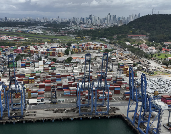 <p>CK Hutchison intensifica su ofensiva legal, mientras Panamá se dispone a confiscar puertos</p>