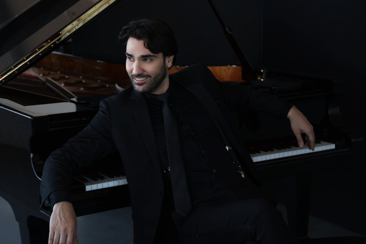 <p>Jonathan Tetelman, ganador de el premio a Mejor Cantante Masculino de Ópera del año en los Oper! Awards</p>