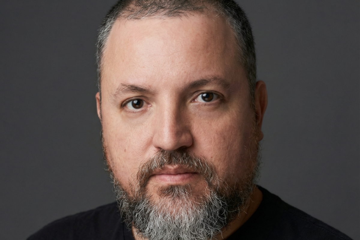 <p>Un proyecto junto a Robert Pattinson, un rodaje en Torres del Paine y su conversión al islamismo: las historias próximas de Leonardo Medel</p>