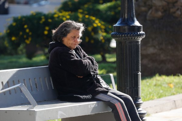 Cotizan menos y viven más: el desafío estructural del ahorro previsional femenino