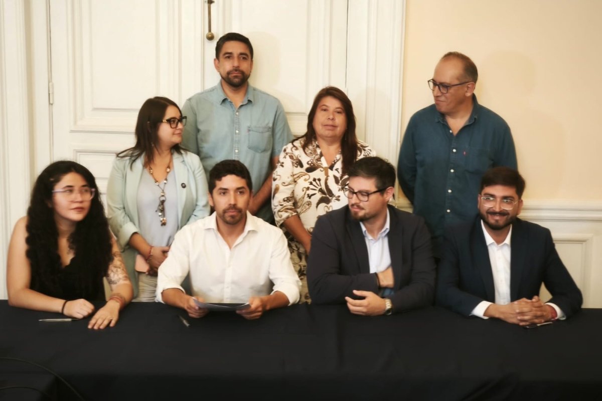 <p>Oficialismo, DC y PDG suscriben acuerdo que le dará dos presidencias al partido de Parisi en la Cámara</p>