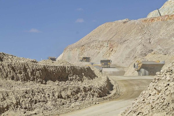 <p>Lundin Mining anuncia aumento del 5% de su participación en mina Caserones y adquiere el 31% de estratégico proyecto de cobre y oro en Chile</p>