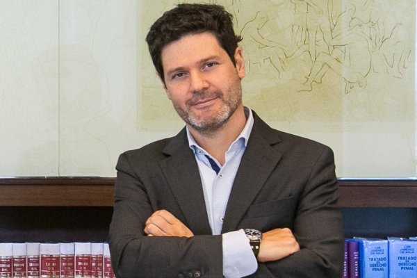 <p>El abogado Cristián Muga llegará al directorio de ENAP</p>