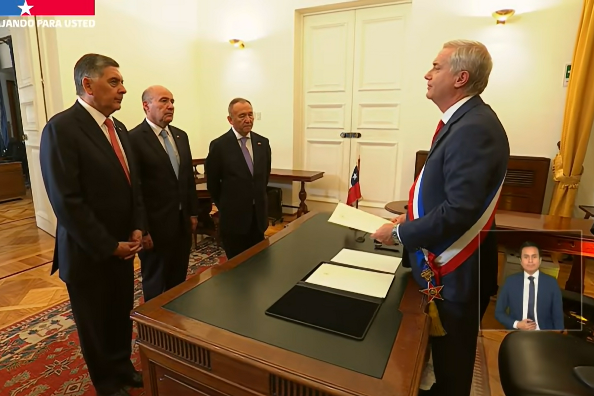 <p>Kast junto con sus ministros de Interior, Hacienda y Segpres firmaron algunas acciones. Foto: Ministerio de Hacienda</p>