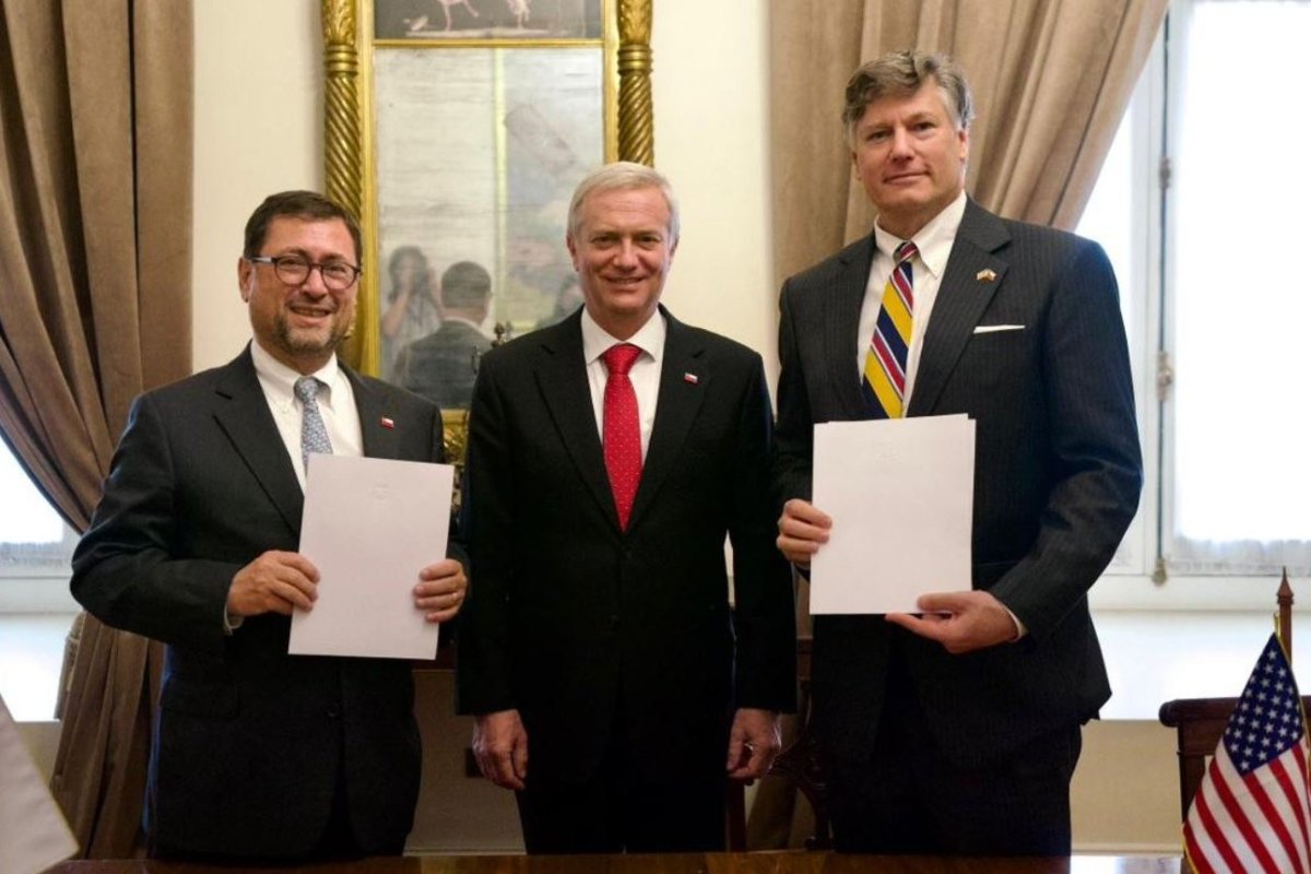 <p>Chile y Estados Unidos firman declaración conjunta para iniciar consultas sobre minerales críticos y tierras raras</p>