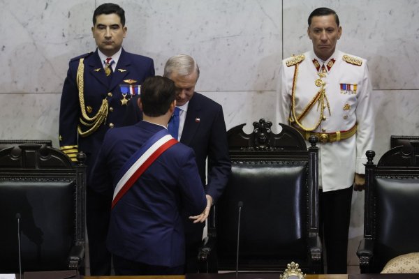 <p>¿Qué decía el papel de Boric a Kast?</p>