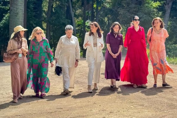 <p>María Pía Adriasola visitó la Viña Santa Rita acompañada de las primeras damas de Costa Rica y Guatemala.</p>