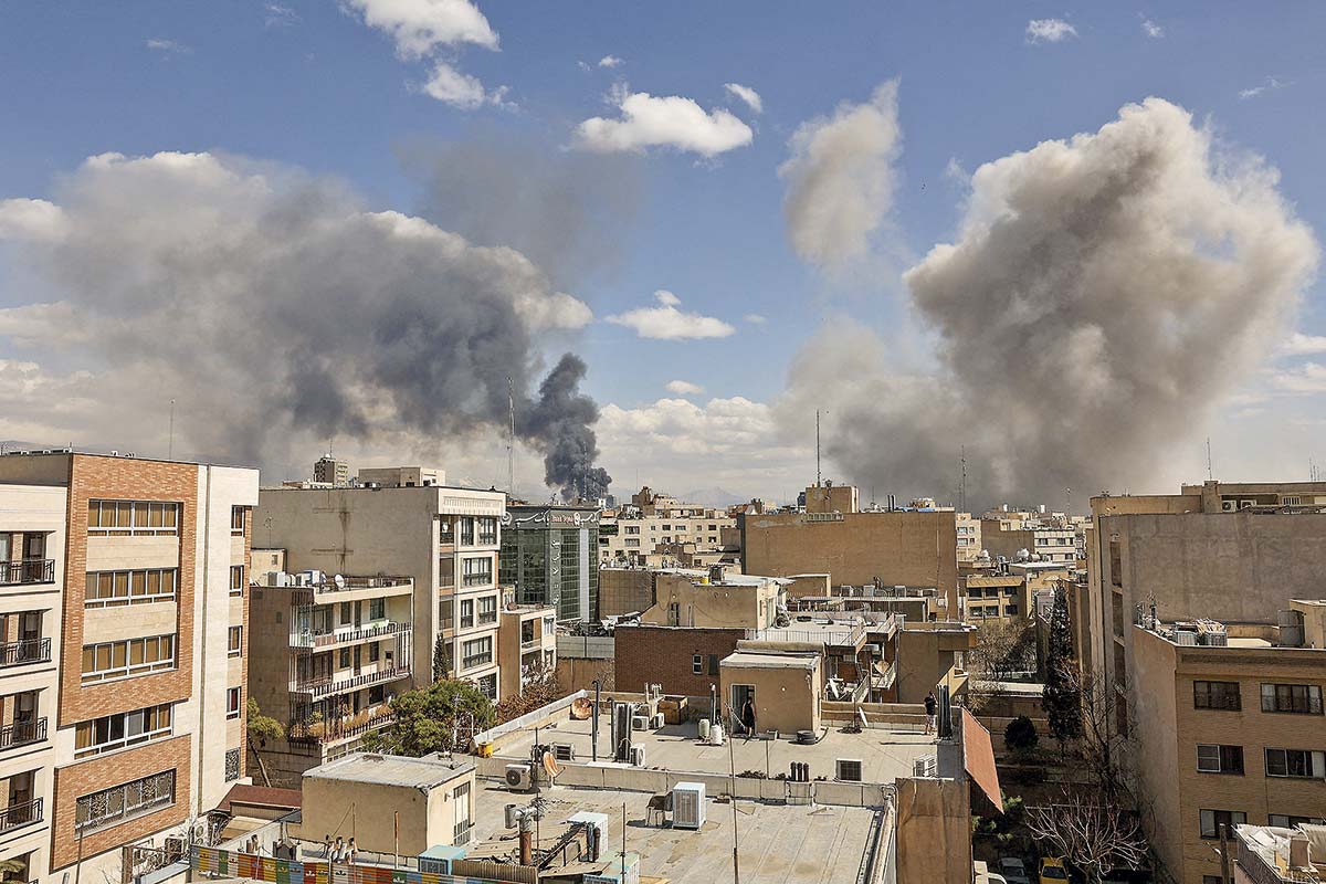 <p>Mientras Trump se enreda con el estrecho de Ormuz, el petróleo Brent persiste en los US$ 100 el barril</p>