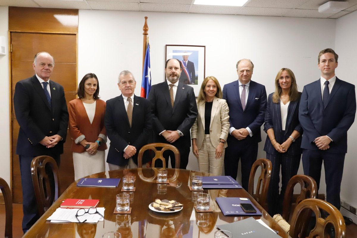 <p>40 horas, empleo y flexibilidad: los temas que el empresariado abordó con el ministro Rau</p>