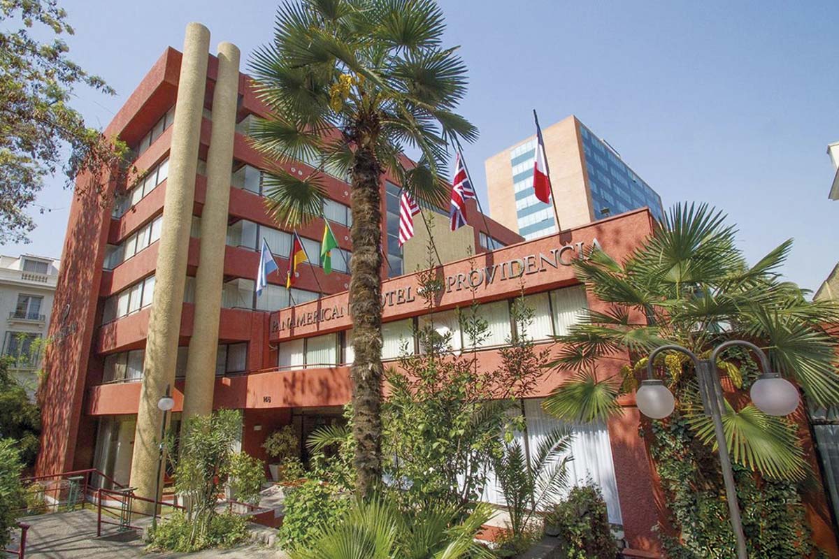 <p>Grupo Panamericana vende Hotel Providencia: firma que maneja Hilton Garden y Radisson Blu asume gestión</p>