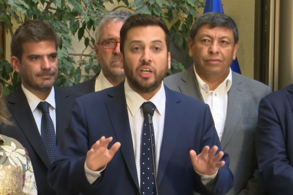 <p>Ahora en DF | Independientes-PPD califica de “incorrecta” la decisión de Kast de retirar el proyecto de negociación ramal</p>