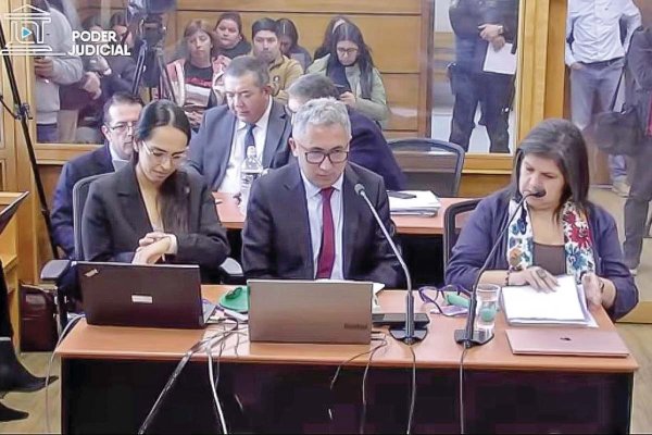 <p>La audiencia continuará este jueves en el Juzgado de Garantía de Coronel.</p>