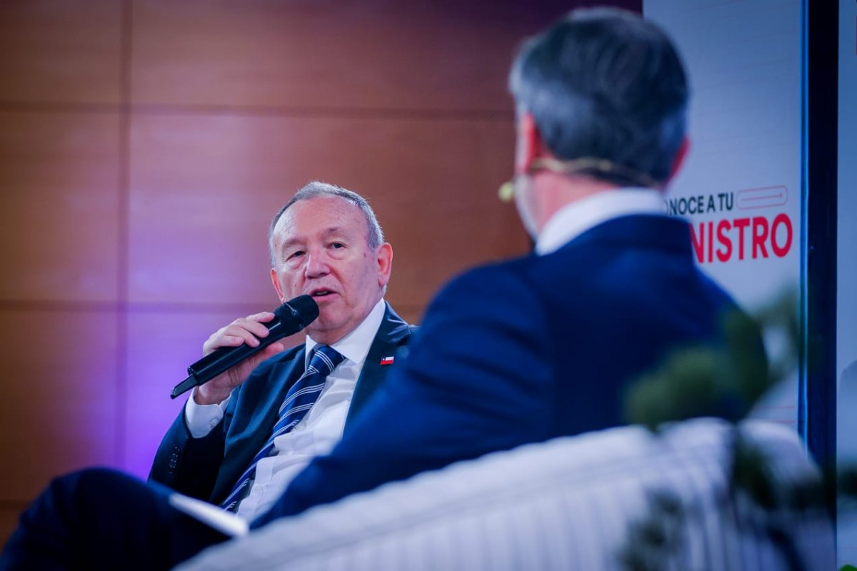 <p>La Moneda cierra la puerta a modificar feriados irrenunciables y precisa que el Mepco no sería eliminado</p>