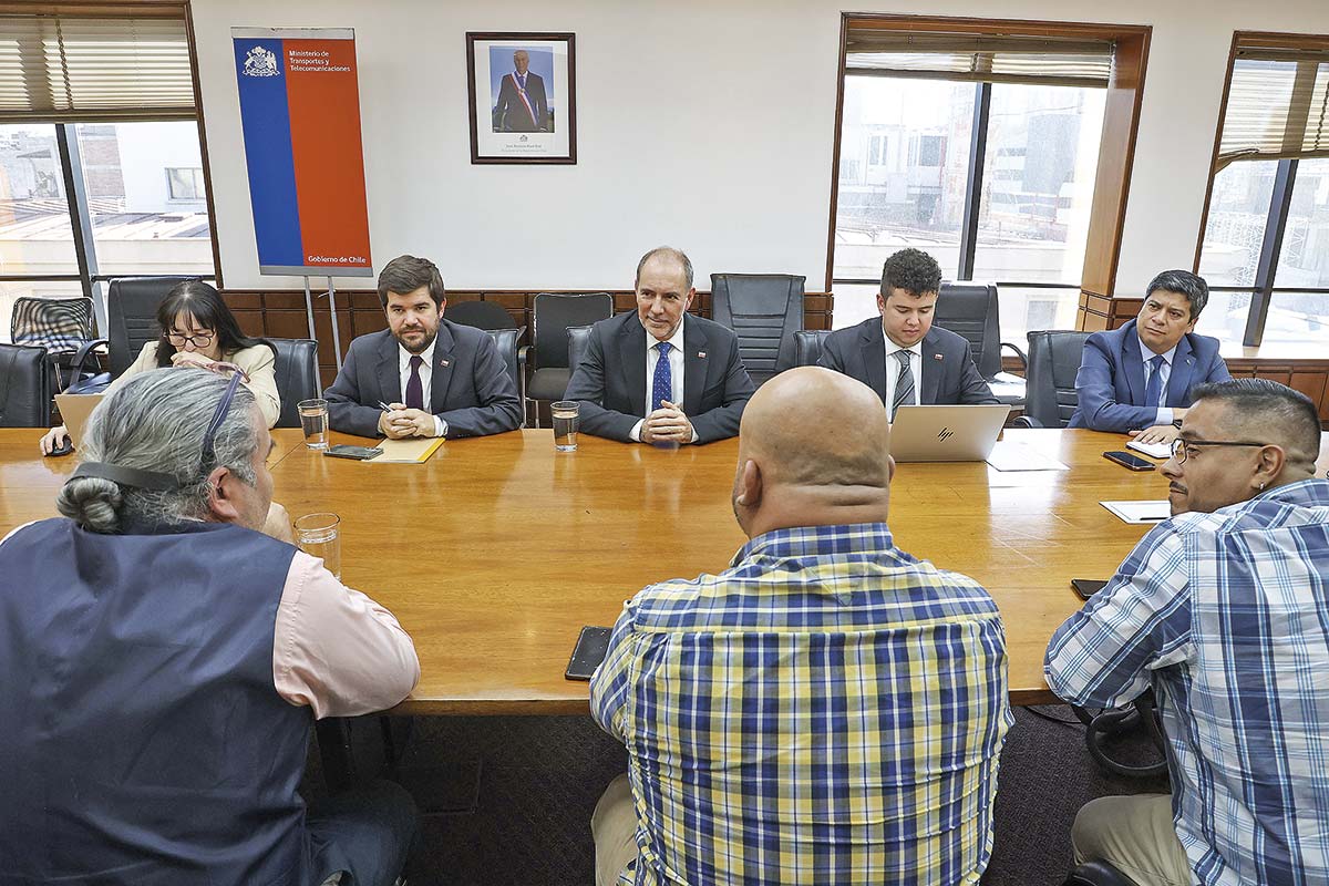 <p>Ministro De Grange adelanta que busca tener operativa la Ley Uber en “dos a tres meses”</p>