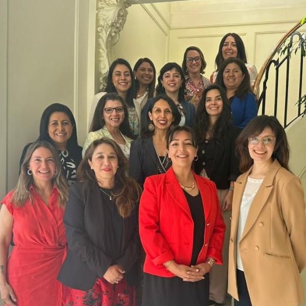 Más allá de marzo: el desafío estratégico del liderazgo femenino