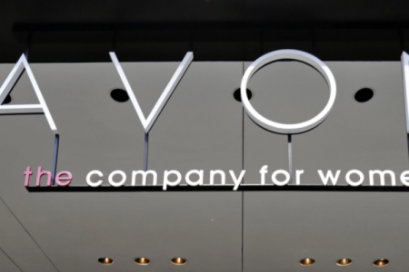 Natura relanza Avon en México y Brasil para ganar participación de mercado