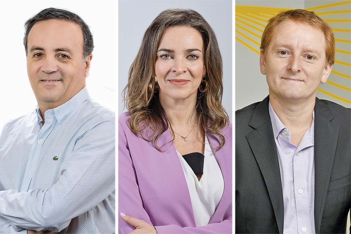 <p>Sebastián Uriarte, académico de la Escuela de Negocios de la UAI, Denisse Goldfarb, CEO y fundadora de The People Future y Patricio Cofré, socio de Consultoría en Inteligencia Artificial y Datos de EY</p>