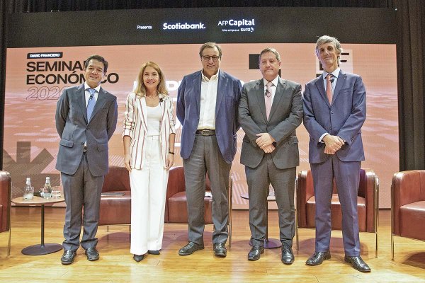 <p>El director de DF, José Tomás Santa María; la presidenta de la CPC, Susana Jiménez; el CEO de AFP Capital, Renzo Vercelli; y el managing director & head of corporate banking and capital markets de Scotiabank Chile, Luis Felipe Irarrázabal.</p>
