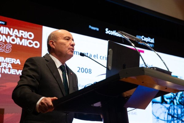 <p>El ministro reveló las medidas reactivadoras clave del nuevo gobierno ante una nutrida audiencia. (Foto: Jonathan Durán)</p>