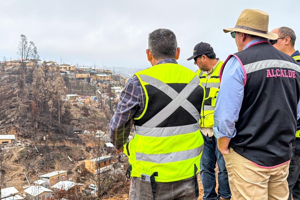 <p>Con innovadora tecnología de “hidrosiembra” recuperan capa vegetal para contener riesgo de aludes en zonas afectadas por incendios forestales</p>