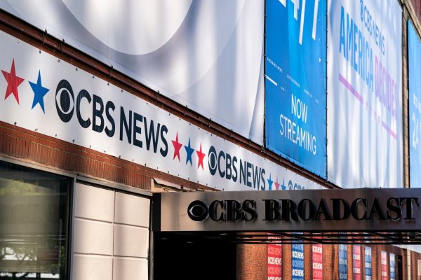 <p>CBS News recorta el 6% de su plantilla y pone fin a su servicio de radio en medio de cambios de la industria</p>