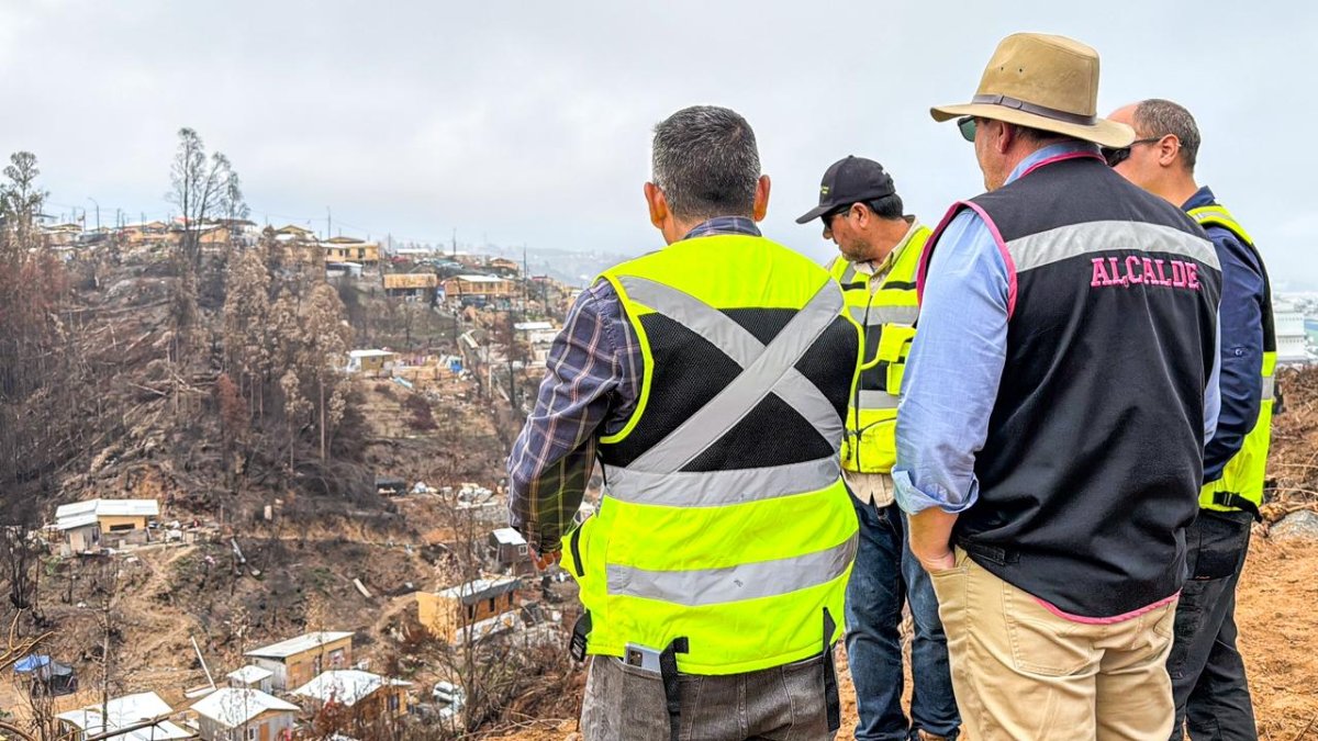 Con innovadora tecnología de “hidrosiembra” recuperan capa vegetal para contener riesgo de aludes en zonas afectadas por incendios forestales