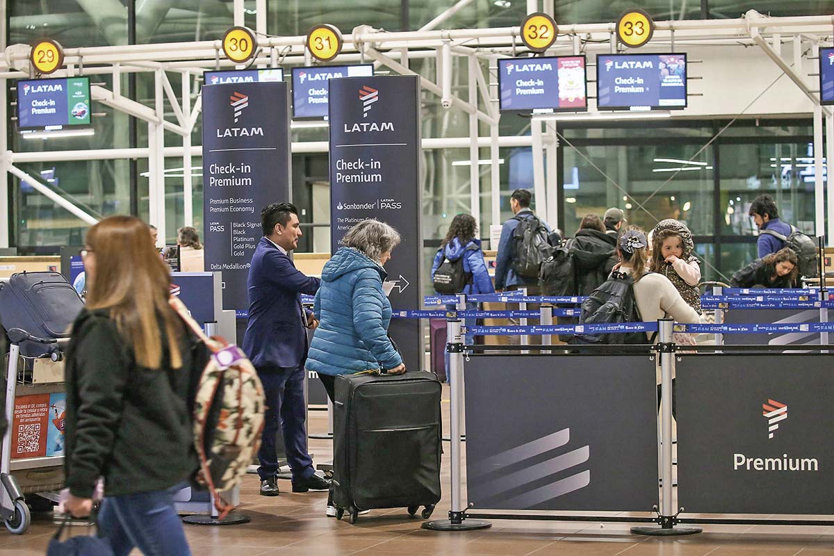 <p>Norte Grande lidera baja en el tráfico aéreo de pasajeros en rutas domésticas durante febrero</p>