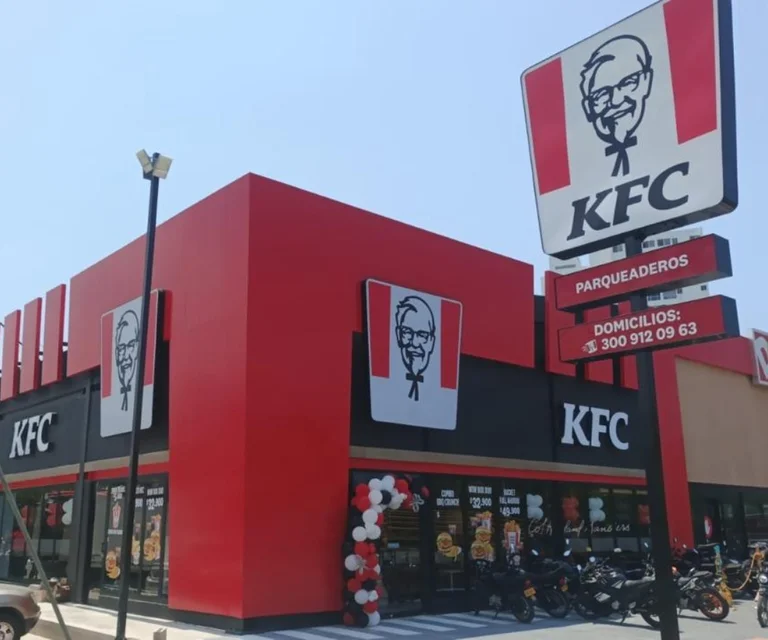 <p>KFC llegó a 180 puntos en Colombia y proyecta expandirse a ocho locales más</p>
