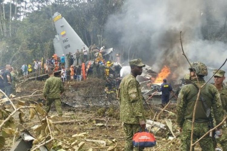 <p>Un muerto y 77 heridos deja accidente de avión militar en el sur de Colombia</p>