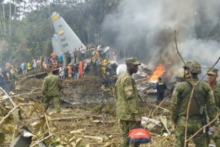 Un muerto y 77 heridos deja accidente de avión militar en el sur de Colombia