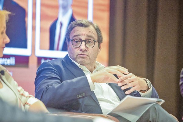 <p>Oscar Hasbún, director de Hapag-Lloyd: fin de la guerra no tendría como “efecto inmediato” una normalización del tránsito por el estrecho de Ormuz</p>