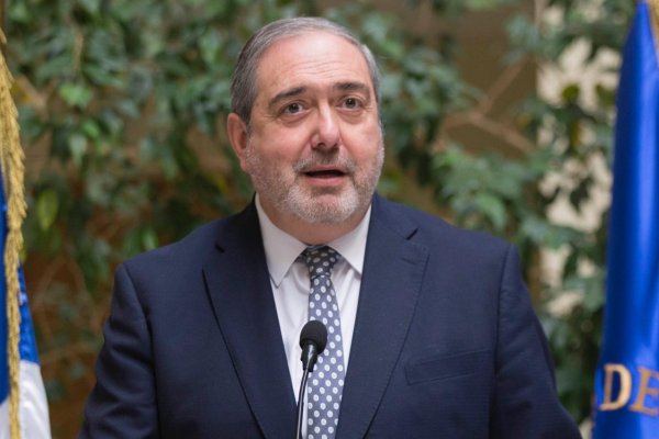 <p>Ahora en DF | Diputado Bianchi por alza de los combustibles: el ministro de Hacienda “le pasó todo el costo a las personas”</p>