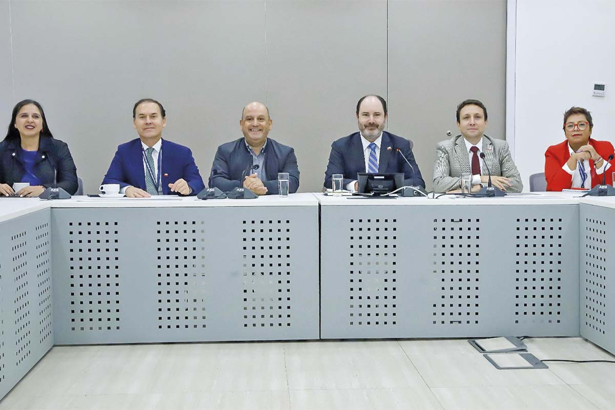 <p>El ministro del Trabajo, Tomás Rau, se reunió con la mesa de la Central Unitaria de Trabajadores (CUT).</p>