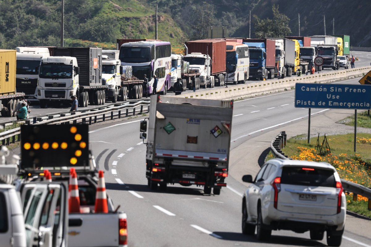 <p>En opinión de los camioneros, el impacto será notorio en el caso de los transportistas, especialmente los más pequeños. (Foto: Aton Chile)</p>