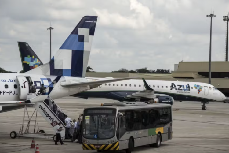 <p>Regulador brasileño analizará si hubo infracción de las normas de negociación en la transacción entre Azul y American Airlines</p>