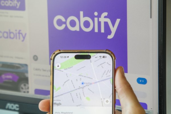<p>Tras histórica alza de combustibles, Cabify activa plan para contener impacto y dice que absorberá el 100% del incremento</p>