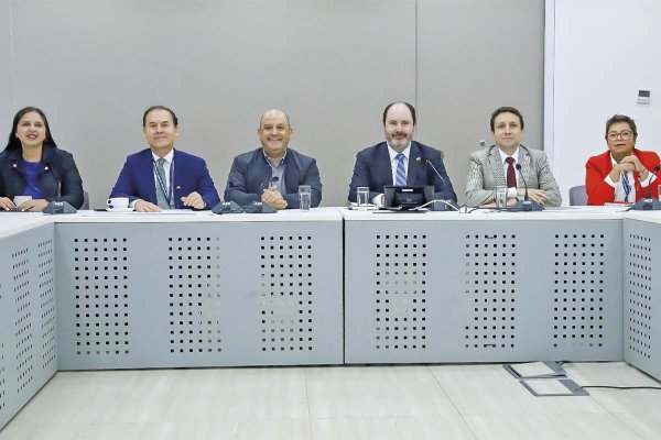 El ministro del Trabajo, Tomás Rau, se reunió con la mesa de la Central Unitaria de Trabajadores (CUT).
