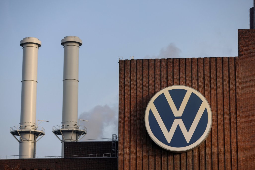 Volkswagen evalúa pasar de autos a defensa antimisiles en acuerdo con fabricante del Iron Dome de Israel