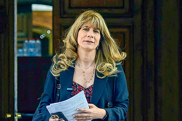 <p>Ministra de Energía informa que solo 32 bombas de bencina de un total de casi 2 mil tienen problemas o están sin servicio</p>