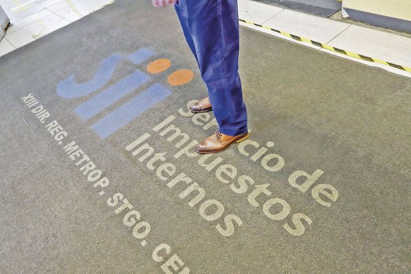 <p>"Apoyar a quienes necesiten ayuda para cumplir y actuar con firmeza frente a la evasión, la elusión y la ilegalidad": las primeras definiciones del nuevo director del SII</p>