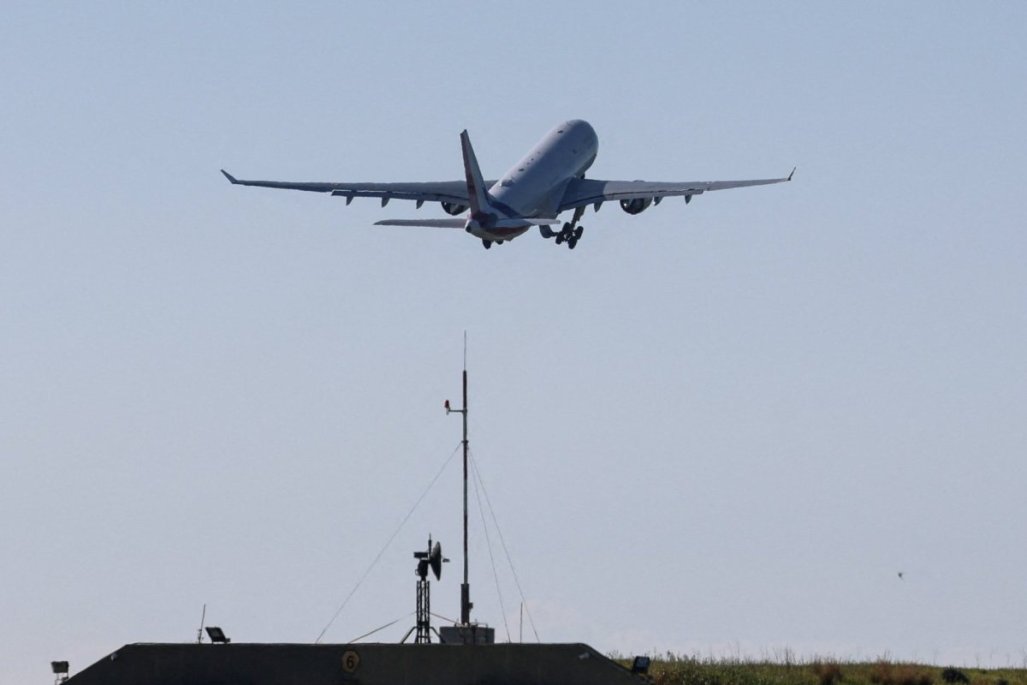 Las aerolíneas europeas posponen la cobertura de riesgos del combustible para aviones por la guerra con Irán