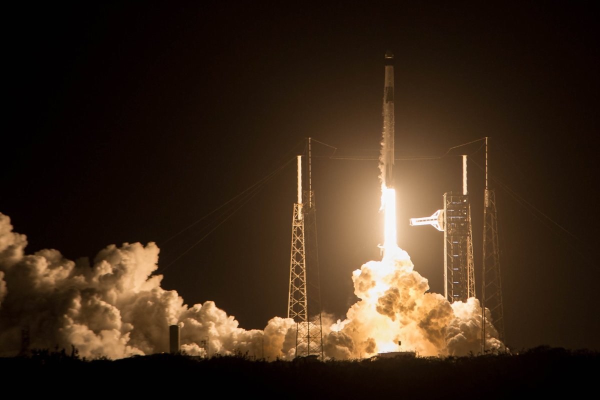 <p>SpaceX buscaría recaudar un récord de más de US$ 70.000 millones en salida a bolsa</p>