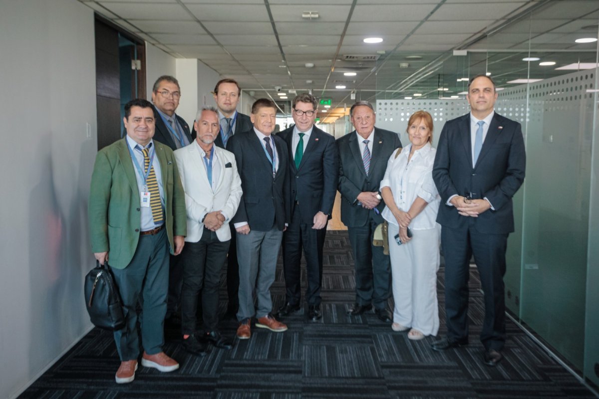 <p>Gremios empresariales se reúnen con el biministro de Economía y Minería para presentar preocupaciones por alzas de combustibles</p>