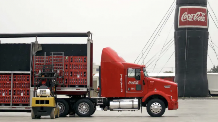 <p>Coca-Cola México anticipa crecimiento moderado en ingresos y mantener ritmo de inversiones en 2026</p>