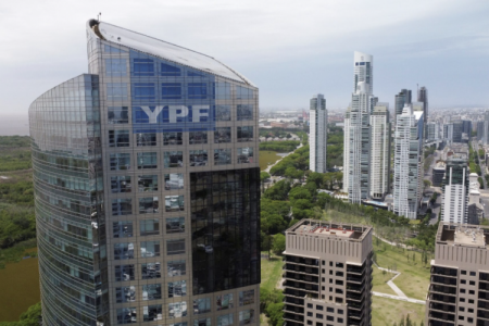 YPF asegura que exportaciones de energía de Argentina alcanzarían US$ 50.000 millones desde 2031 gracias al gas natual licuado