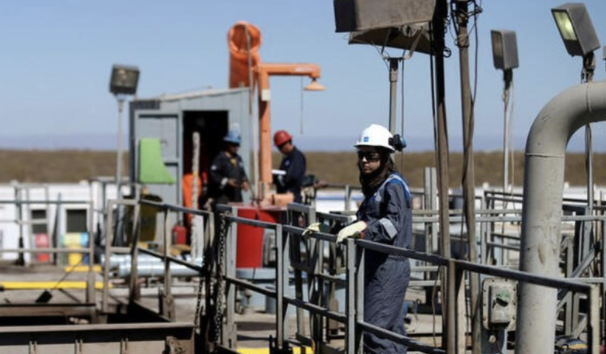 <p>Gobierno argentino ajusta normativa para contener precio combustibles ante alzas del petróleo</p>