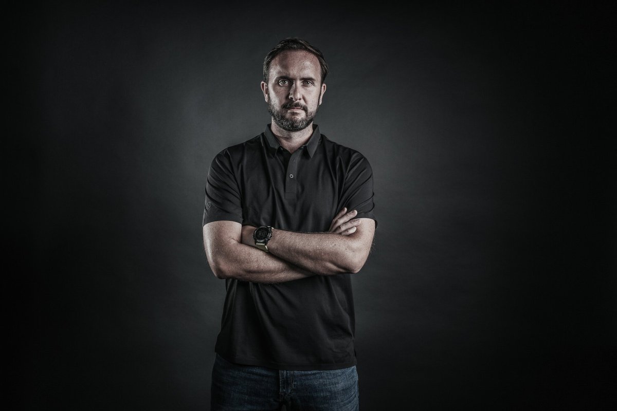 <p>El ex viñatero que vende ropa con grafeno en 80 países desde Hong Kong</p>